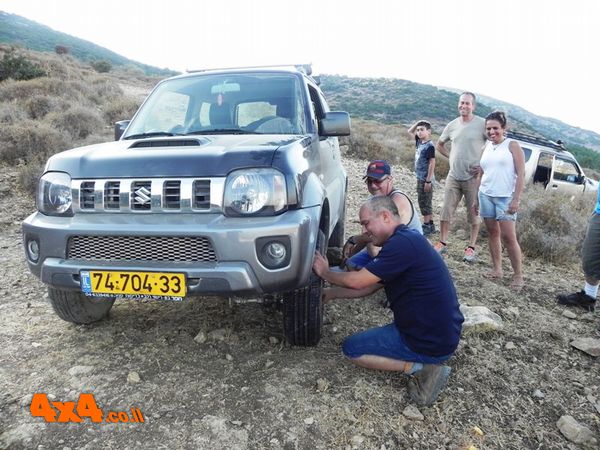 30 מטר לפני סוף המסלול, אני מעביר את הרכב האחרון המאסף ו... פשששש. פיצוץ הצמיג , איזה באסה כבר ראינו את הסוף של המסלול.