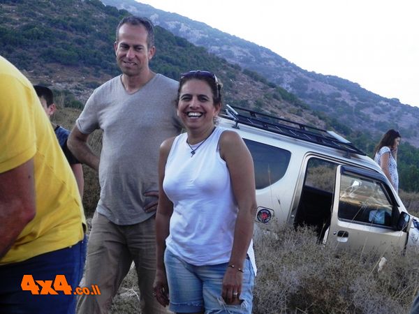 גם עשתה פנצ'ר וגם צוחקת עלינו. חחח