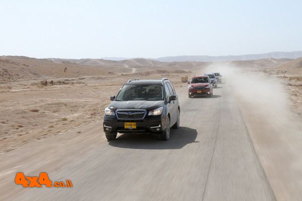 על הכביש החוצה את בקעת הורקניה לעבר נבי- מוסא