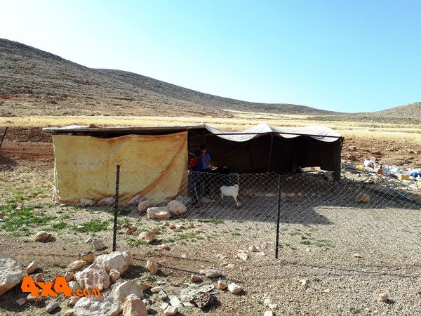 אוהל האירוח מבחוץ