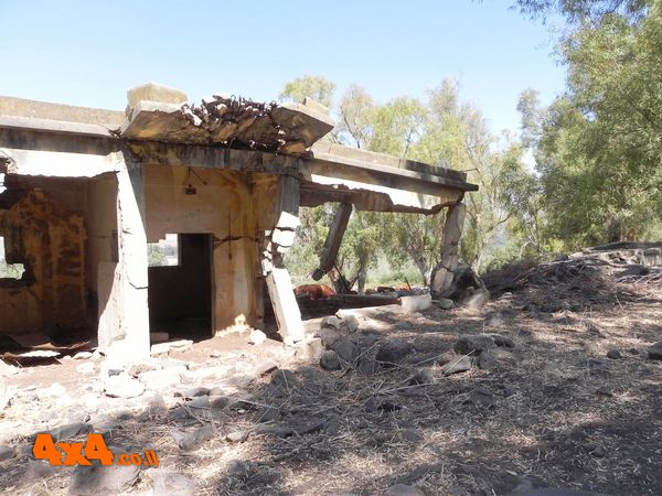 כפר הרוס של הקצינים בסורים ליד עין ג'ילבון