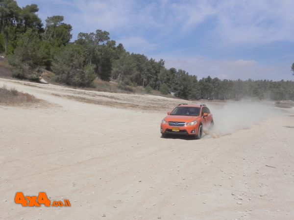 מתרגלים בלימת חירום ומרגישים את פעולת מערכת ה-ABS