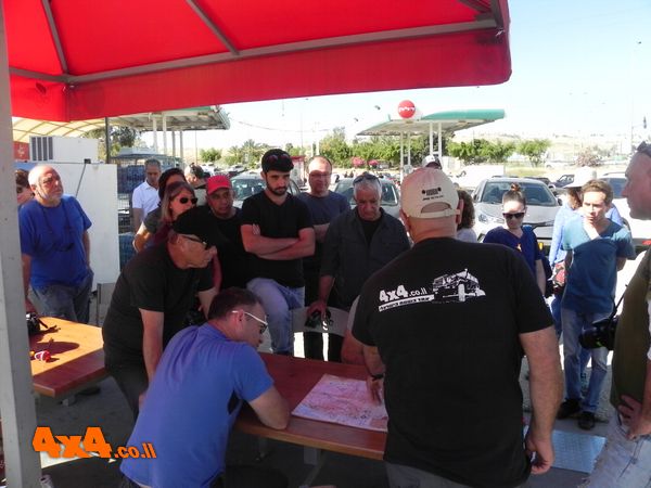תדרוך בבוקר לפני הכניסה לשטח