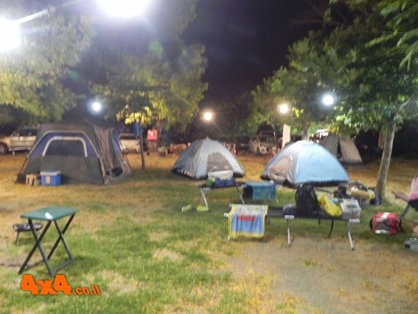 בתום יום הראשון של הטיול שהיה מלא בנקודות רחצה הגענו אל חניון הלילה.