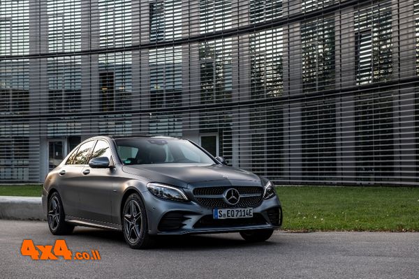 מרצדס החלה בשיווק ה- C300e ההיברידי