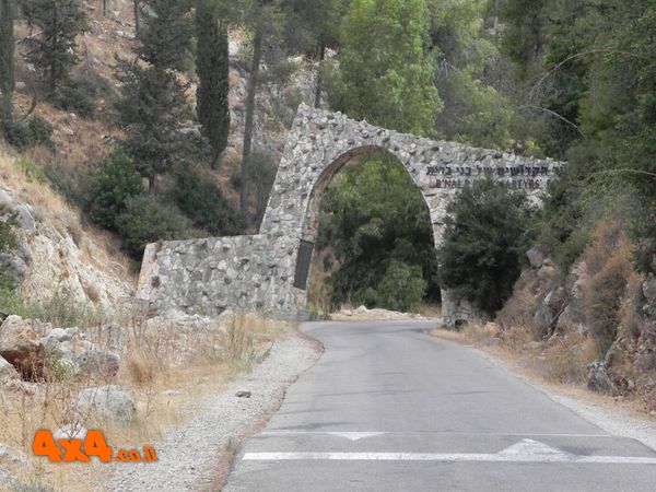 שער הכניסה ליער הקדושים