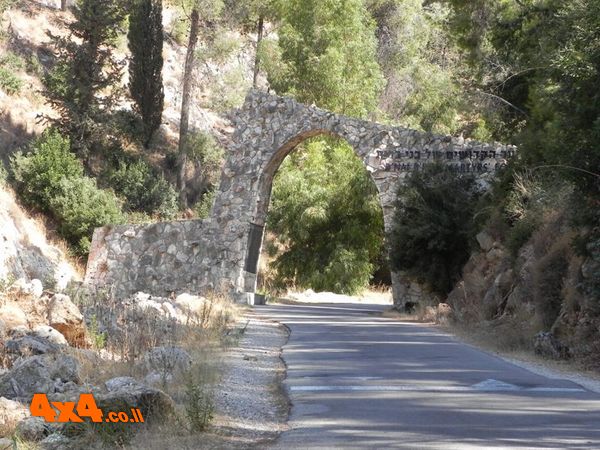 שער הכניסה ליער הקדושים