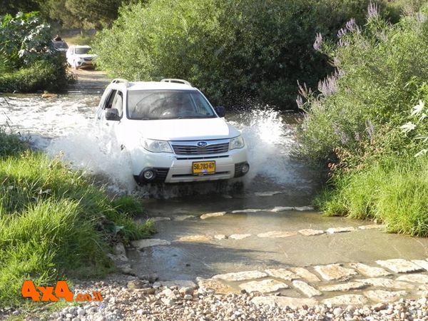 חוצים את נחל רפאים