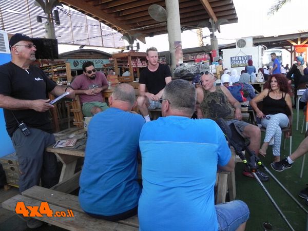 נפגשים בבוקר, תדרוך על המסלול, הוראות בטיחות בשטח, חלוקת מכשירי קשר ולדרך
