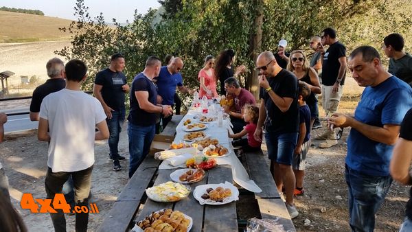 הפסקת צהריים עם כיבוד עשיר באדיבות חברת ''ג'יפ''