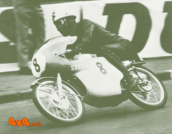 סוזוקי 50CC מנצח את מרוץ TT