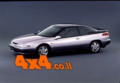 1991 סובארו SVX מכונית סלון יוקרתית הפורצת את הדרך לשטח.