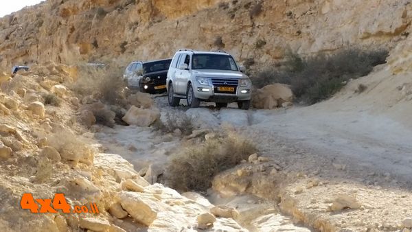 יורדים לכיוון המרפסת המהממת למערה