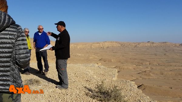 במרפסת מעלה מחמל - הסברים על היווצרות המכתש