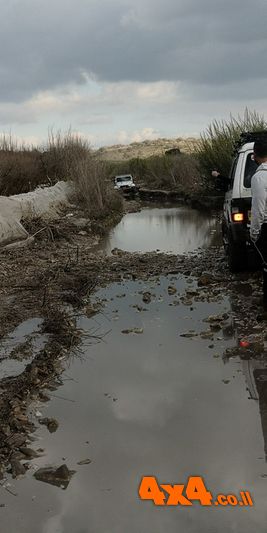 נכנסנו לאזור בוצי ומוצף מים