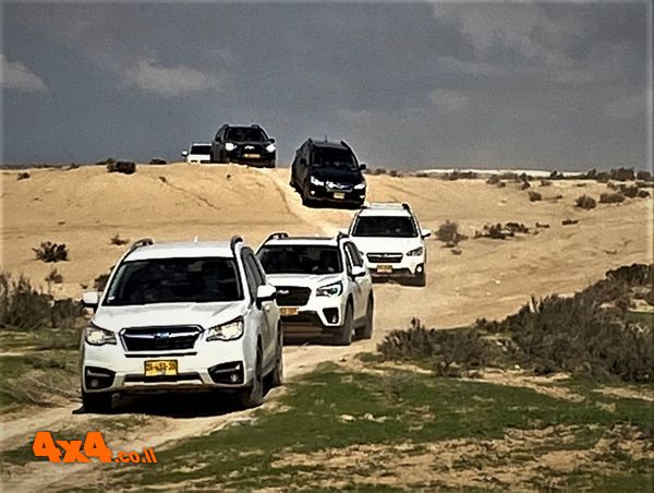 יורדים לאפיק נחל סכר