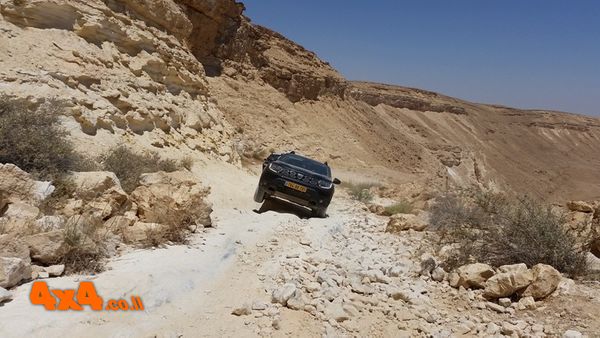 עולים חזרה ממערת נחש צמא