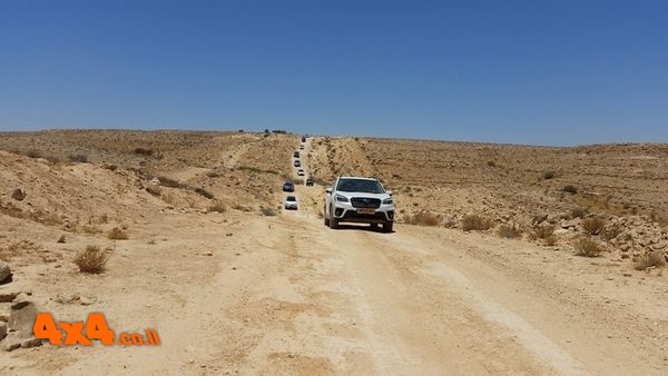 נוסעים לאורך ציר הנפט