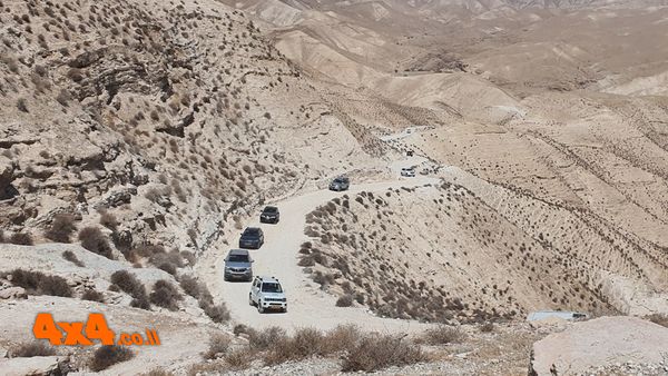 מטפסים מואדי קלט לסכיני השומרוני הטוב