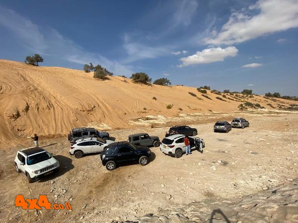 מתכוננים לצליחת גדת הנחל התלולה
