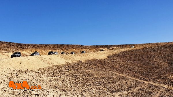 השיירה יורדת את ציר הגז מהר קינה