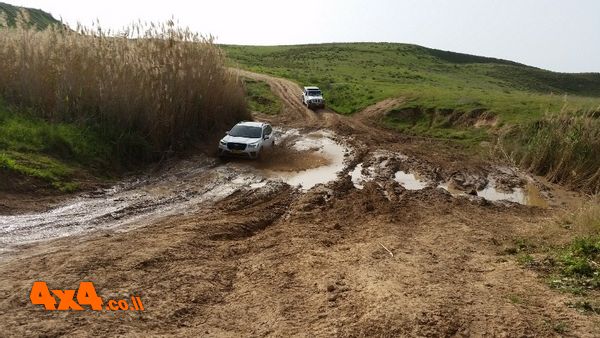 מעבר בוץ נחל שקמה