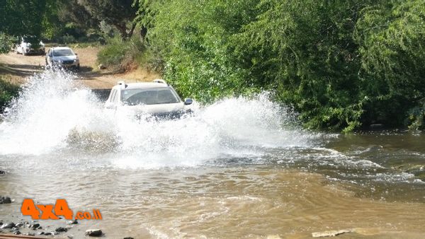 חוצים את נחל רפאים