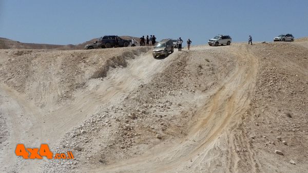 יורדים לכיוון תצפית ראש צוקים