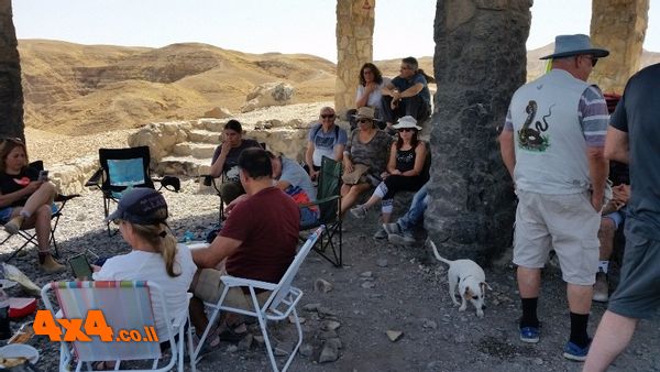 הפסקת צהרים בתצפית ראש צוקים