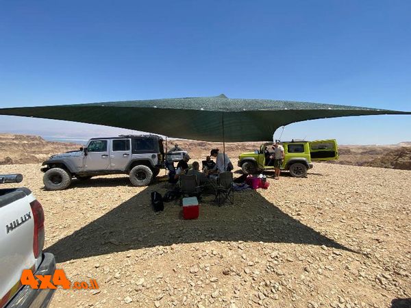 ארוחת צהרים על קצה הקניון של נחל הרדוף