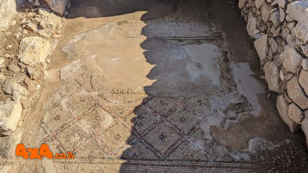 1643053711701