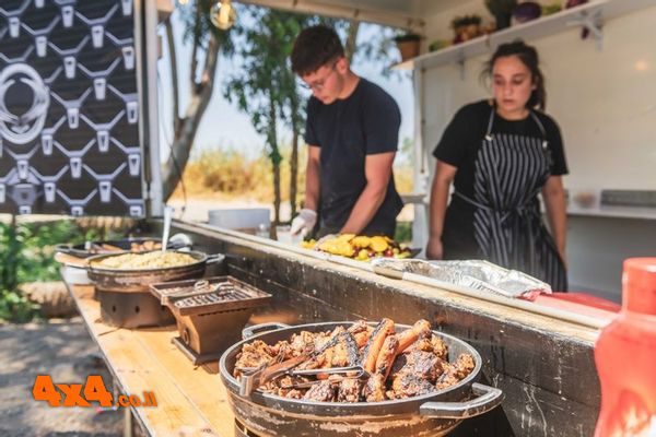 קבלת פנים בעין יזרעאל לארוחת צהרים עשירה במיוחד