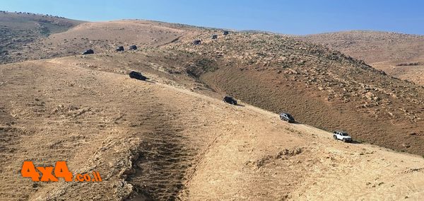 שיירת הג'יפים במעלה מכוך