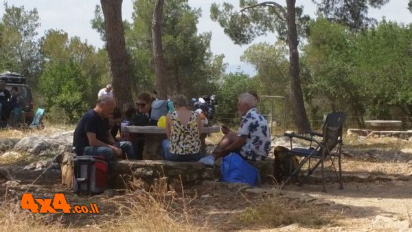 הפסקת הבוקר באחד החניונים