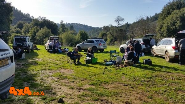 הפסקת צהריים פסטורלית בנחל כסלון