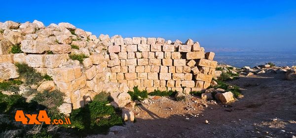 מבצר הסרטבא - אחד מ 6 מבצרים חשמונאים במדבר יהודה ובעבר הירדן