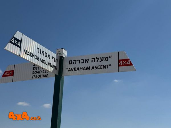 1745745102428