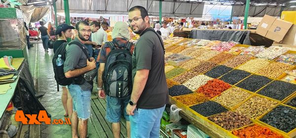ביקור בשוק המקומי