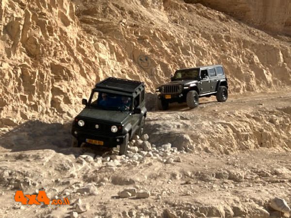 חציית נחל אוג