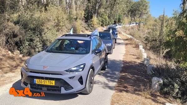 טיול לקוחות צ'מפיון מתל עזקה לאנדרטת הטייסים, בכבישים המפותלים של רמת רזיאל