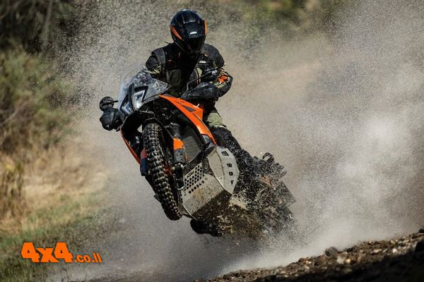 אופנועי KTM - ה-790 DUKE וה-790 ADVENTURE מגיעים לישראל