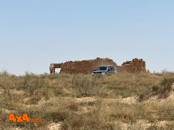 חולפים על פני חורבות חלוצה