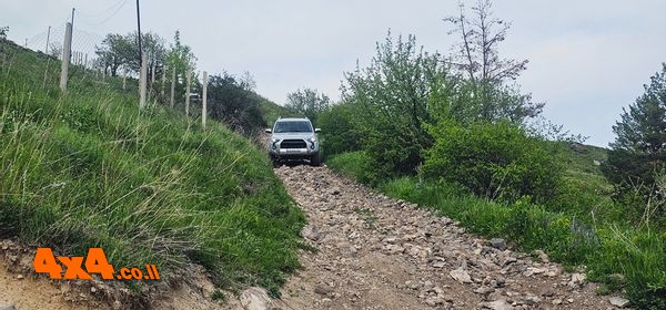 ירידה עם דרדרת ישירות לעיירה צחנדזור
