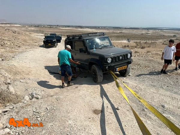 ואנחנו על השביל 