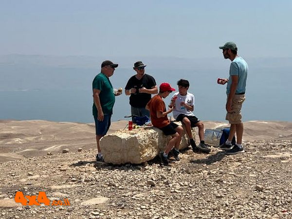 אתנחתא על פסגת ג'בל מועקיף