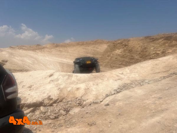יורדים חזרה לבקעה