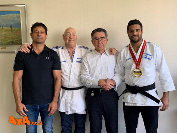 פורום: "נצחונך הדהים את יפן כולה" ציין הנשיא העולמי של חברת סוזוקי מר טושיהירו סוזוקי בביקורו של הג'ודאי שגיא מוקי בלשכתו