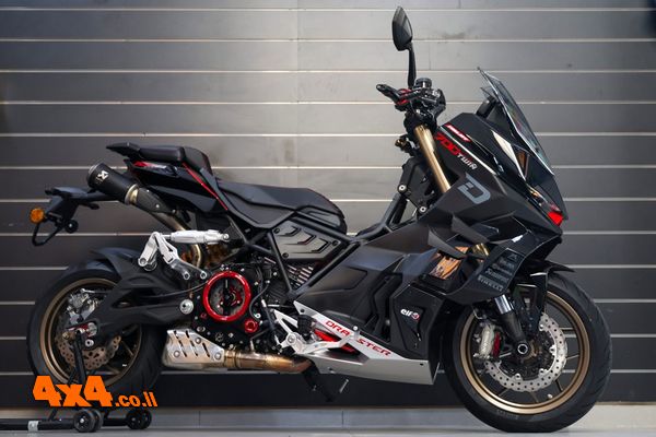 פורום: הקטנוע הקיצוני בעולם עכשיו בישראל — Italjet Dragster 700