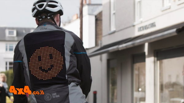 פורום: פורד הציגה אב טיפוס של ז'קט Emoji הנועד לשפר את ההבנה התקשורתית בין רוכבי אופניים לנהגים