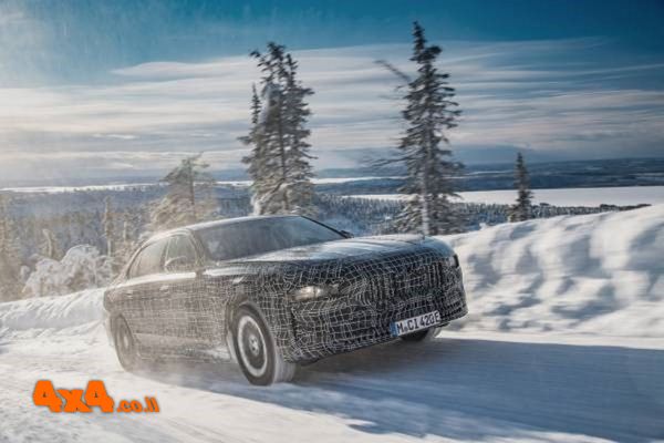 פורום: BMW חושפת תמונה של רכב מנהלים חשמלי I7 בניסוי שלג בשבדיה